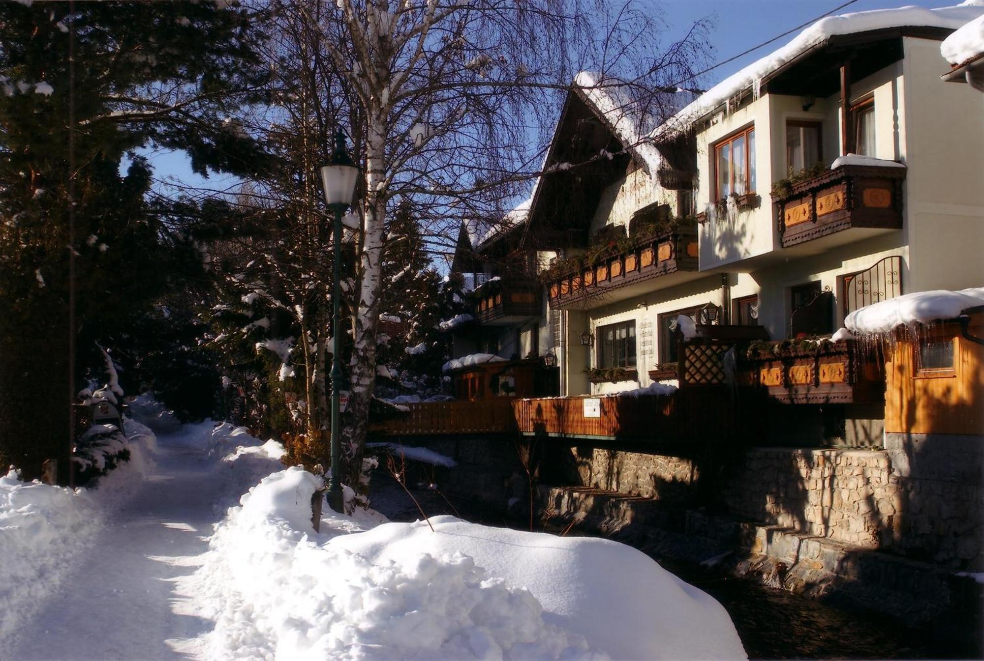 Gasthof Pension St. Wolfgang Kirchberg am Wechsel Luaran gambar